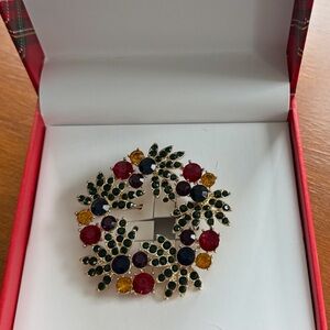 Elegant Multicolor Wreath Brooch